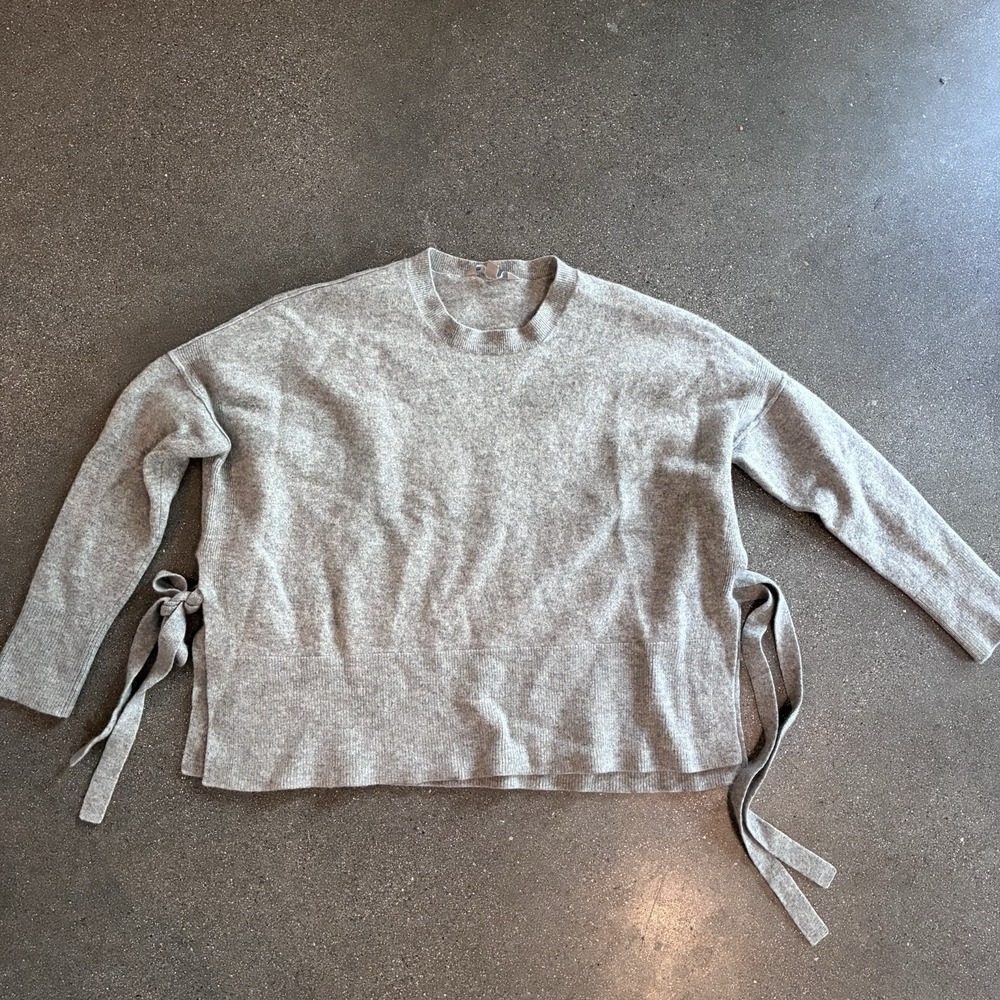 Athleta Med Long Sleeve Sweater 100% Cashmere Chamonix Side-Tie Gray Pullover‎